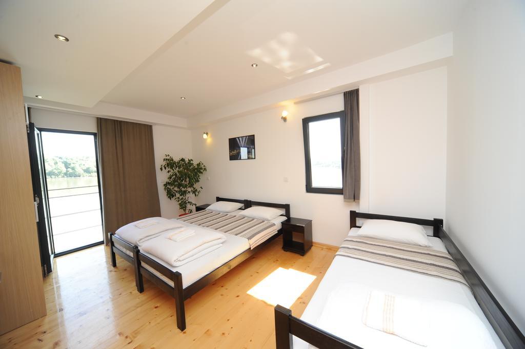 B&B Botel Charlie Belgrade Luaran gambar