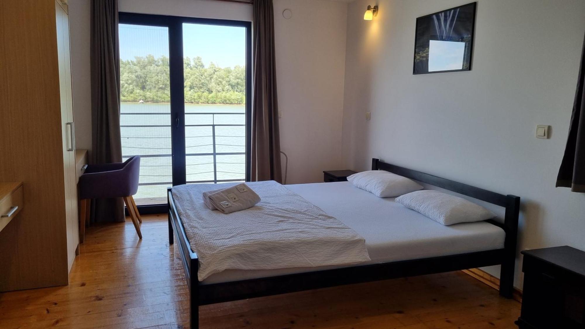 B&B Botel Charlie Belgrade Luaran gambar