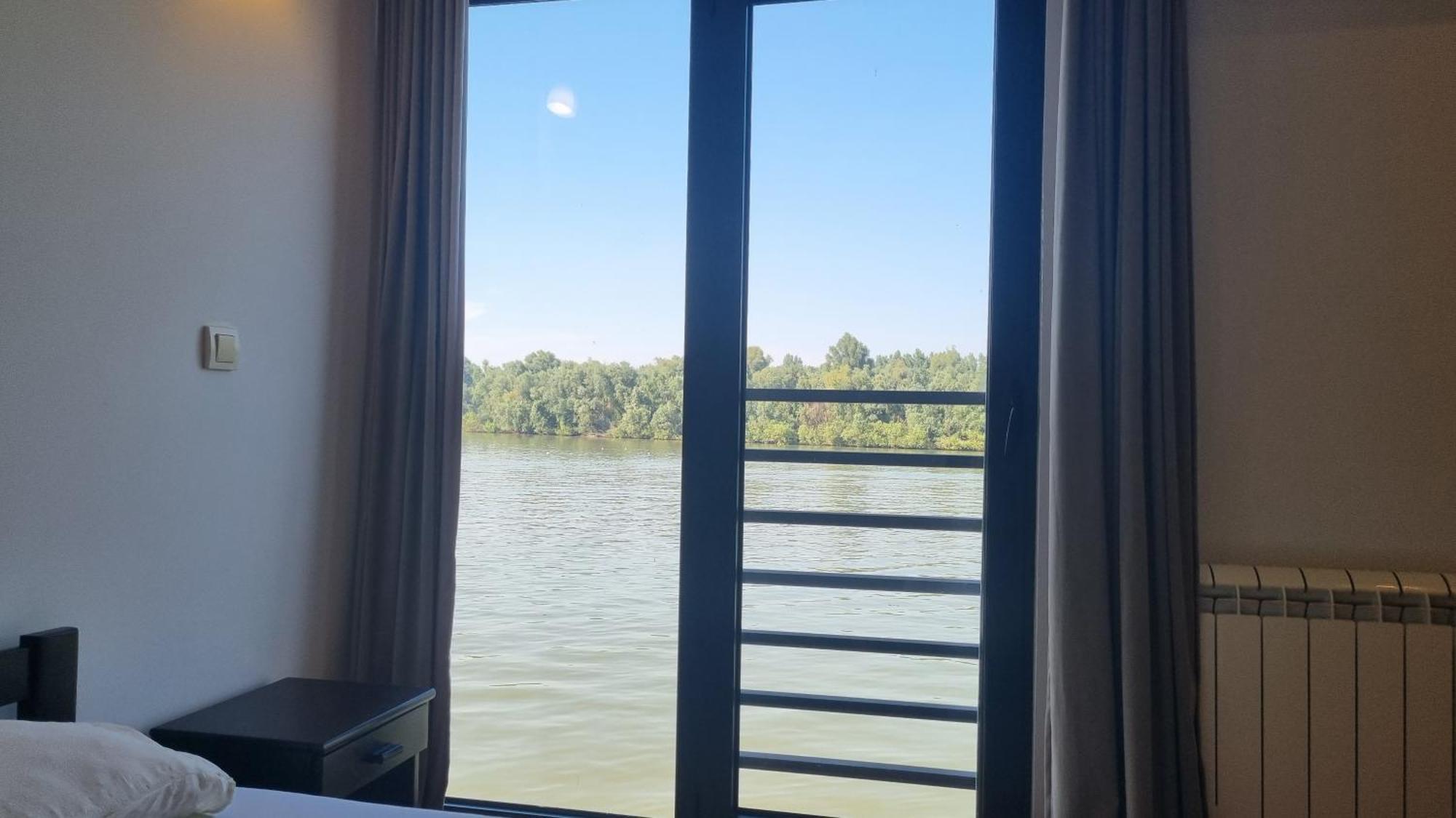 B&B Botel Charlie Belgrade Luaran gambar