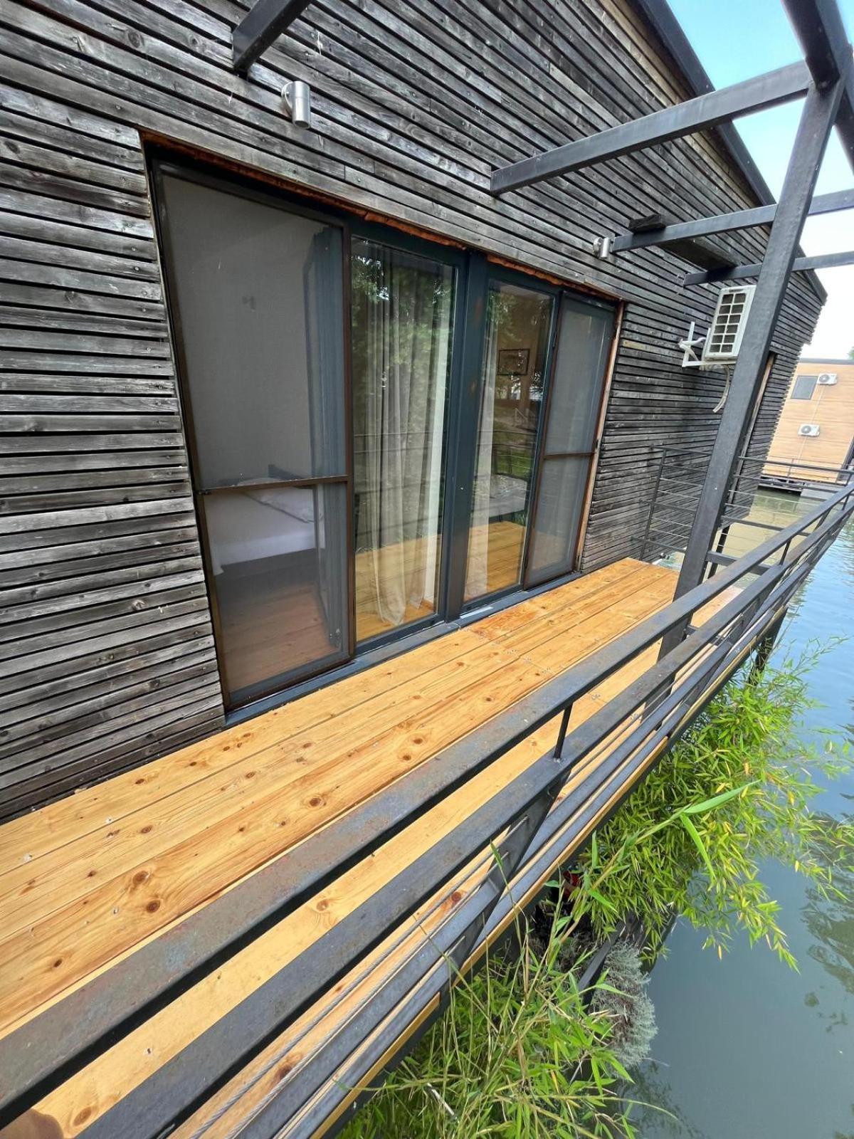B&B Botel Charlie Belgrade Luaran gambar