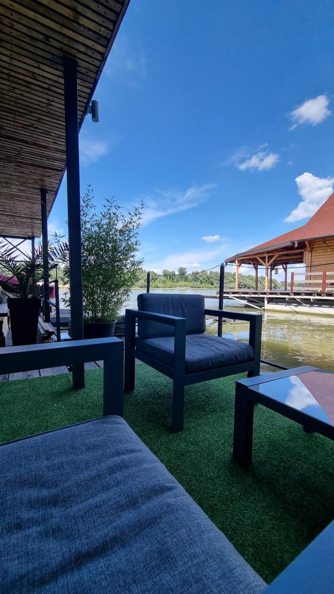 B&B Botel Charlie Belgrade Luaran gambar