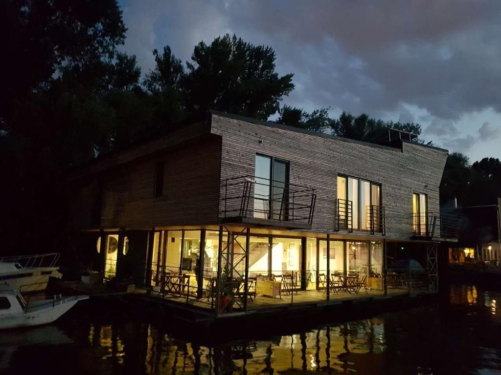 B&B Botel Charlie Belgrade Luaran gambar