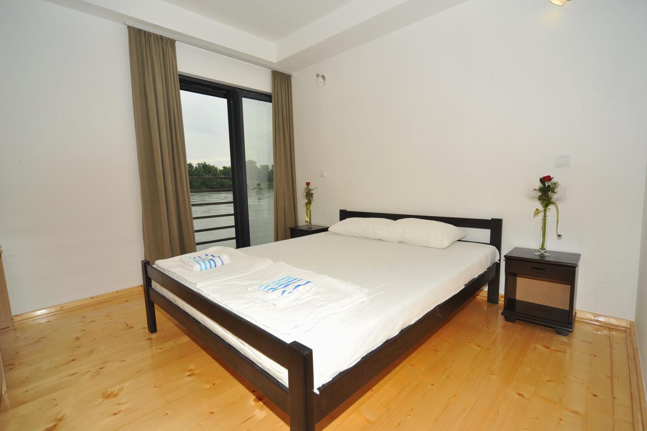 B&B Botel Charlie Belgrade Luaran gambar