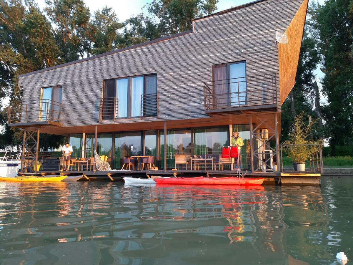 B&B Botel Charlie Belgrade Luaran gambar